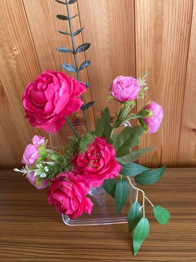 Artificial Flowers in a clear vase.(New)