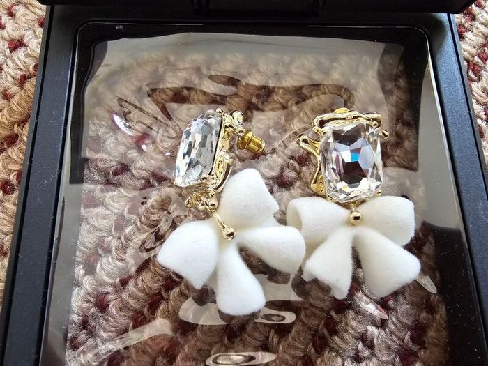 Brand New Floral Crystal Statement Earrings Gift Box Included