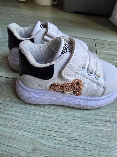 Baby shoes size 21