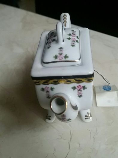 The Miniature  Teapot  Collection.