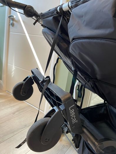 Mountain buggy duet with newborn carry cot and buggy board, complete set for 3 children
