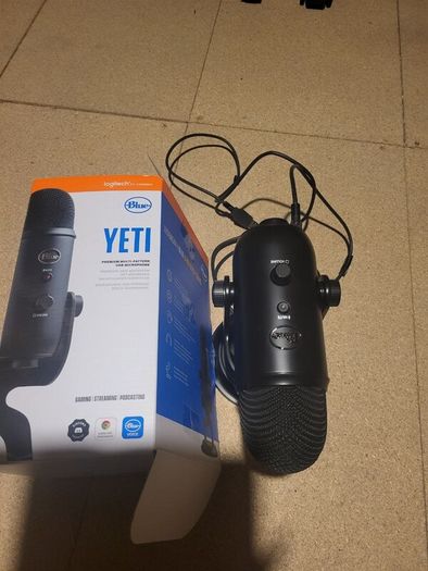 Logitech Blue Yeti USB Microphone
