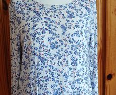 Ladies Street One Long sleeve ditzy floral top size 16 includes postage