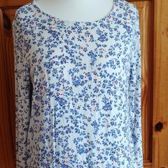 Ladies Street One Long sleeve ditzy floral top size 16 includes postage