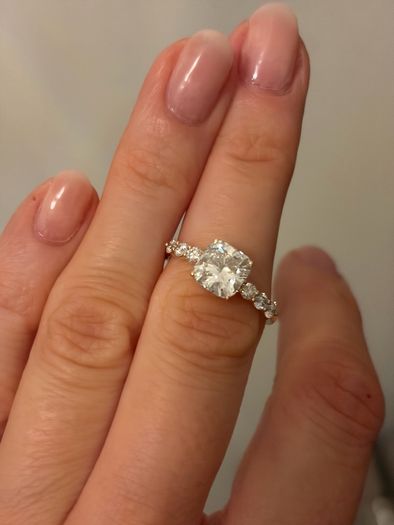 2ct Diamond cushion ring, 14kt gold