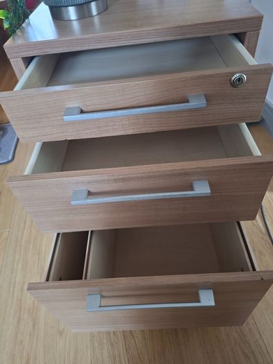 chest of drawers