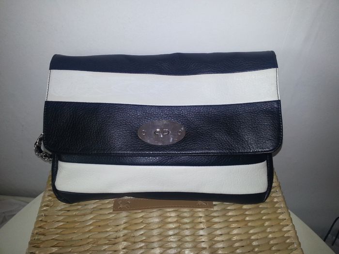 Oasis shoulder bag.