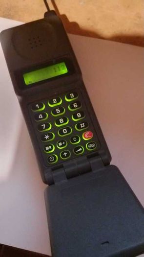 Motorola Vintage Micro Tac Original Flip Phone & Motorola Overnight Dual Charging Dock