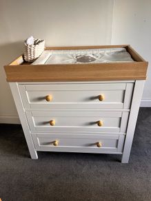 Mamas and Papas Dresser / Changer