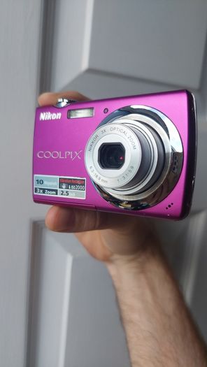 Nikon Coolpix S220 Y2K Retro Digital Camera