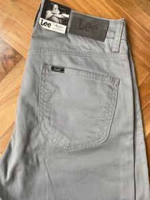 3 pairs of Lee Jeans women's 28"waist 33"leg