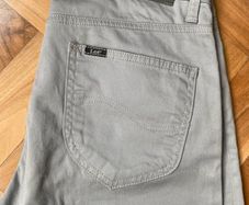 3 pairs of Lee Jeans women's 28"waist 33"leg