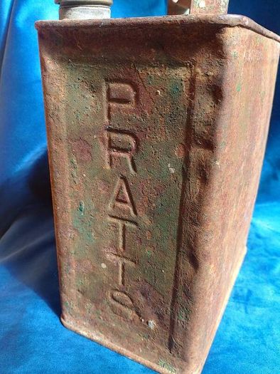 Pratt's 1920s antique fuel can