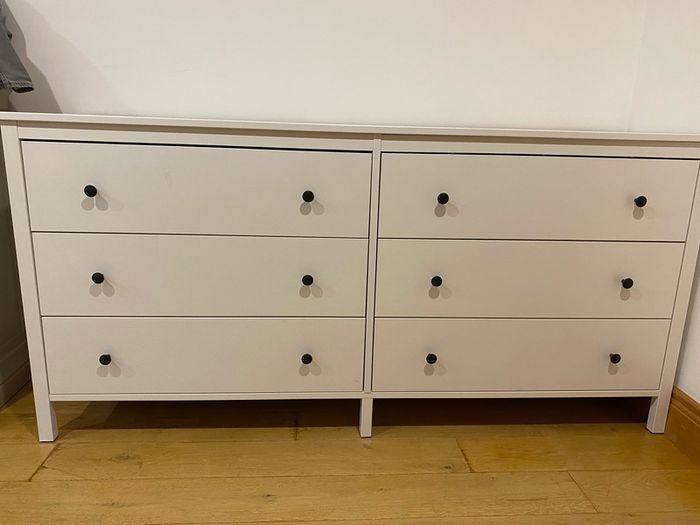 Large white chest of drawers.  Height incl legs is 825mm x width 440mm and length is 1720mm