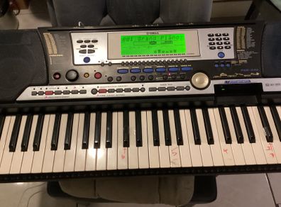 Yamaha PSR 540 Keyboard (Read description) 6 keys are not working
