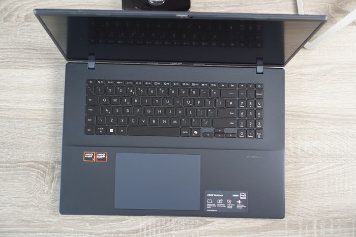 Asus Vivobook 18.4" 144Hz | Ryzen 7 260 | 16GB  | 1tb Ssd