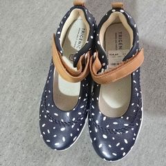 Girls shoes