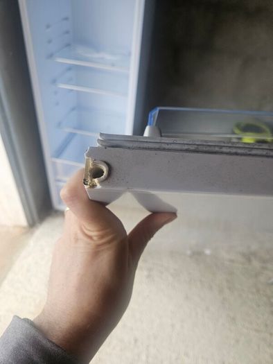 Integrated Hoover Fridge- door hinges broken