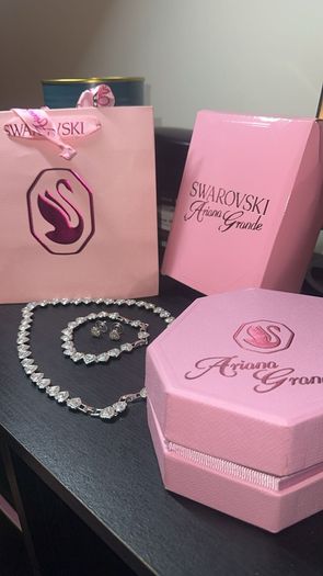 Set Swarovski x Ariana Grande