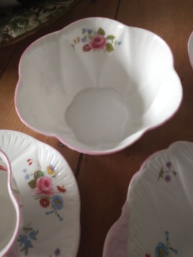 Shelley tea set Shelley dainty rose and red daisy pattern