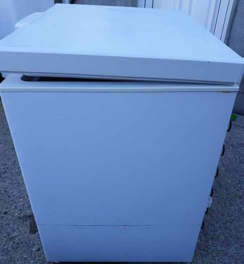 Beko CF625W Chest Freezer, 205 litre