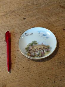 English china  plate featuring a thatched cottage scene