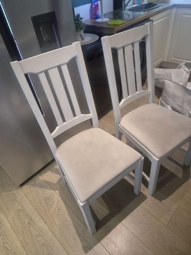 table and chairs