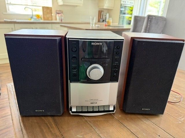 Sony Cmt-eh10 Micro Hifi plus CD Bundle