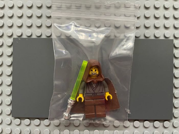 lego Star Wars sw0057 Jedi Knight (Jedi Bob) minifigure- Dark Gray Tunic, Brown Hood and Cape