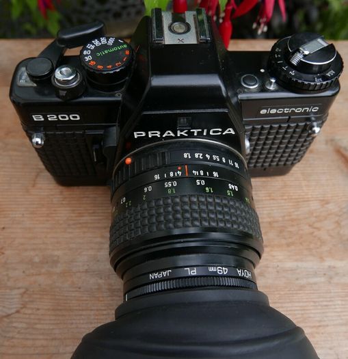 RARE Praktica B200 35mm Film SLR Camera HOIA 49mm Lens ( works well)