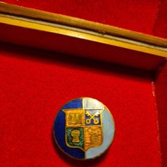 Vintage St Marys College Cheltenham Fattorini Enamel Pin Badge Coat of Arms