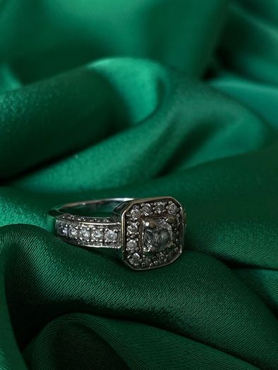 Antique White gold and diamond ring