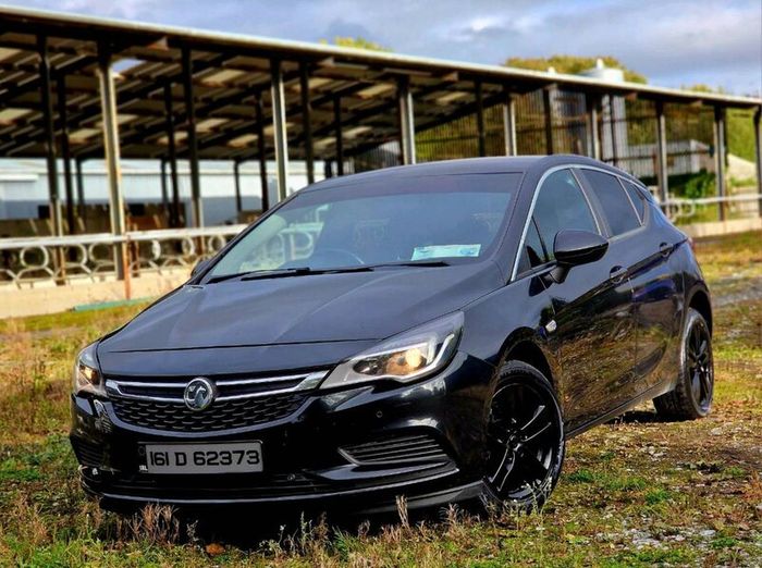 2016 Vauxhall Astra Blacked-out D-badge