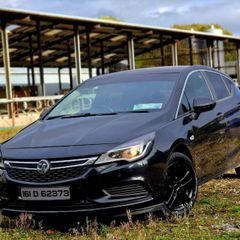 2016 Vauxhall Astra Blacked-out D-badge