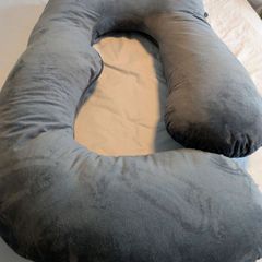 Maternity/pregnancy pillow