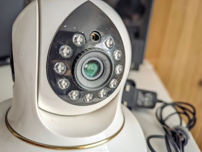 Pet camera Vstarcam with laser toy and 360 rotation