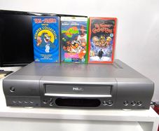 Philips VR805 VCR + 8 VHS Tapes Bundle