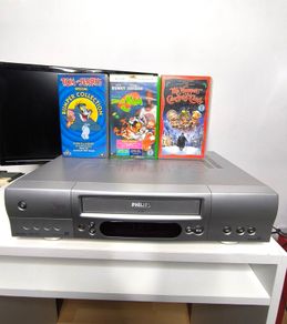 Philips VR805 VCR + 8 VHS Tapes Bundle