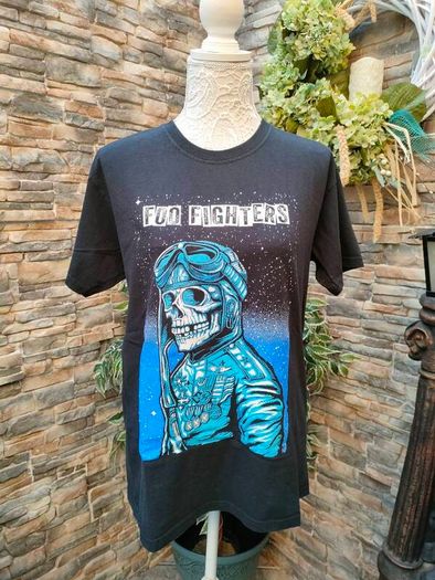 Foo Fighters 2019 European Tour T-shirt  Size Medium  Front and Back Print's  Excellent Condition