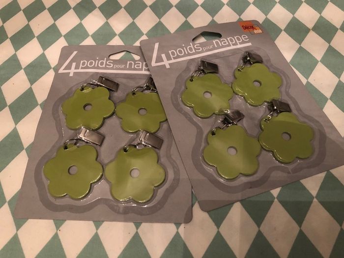 Tablecloth weights