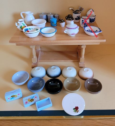 Dolls house miniatures / accessories - kitchen essentials