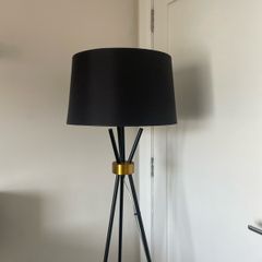 Tripod floor lamp with shade