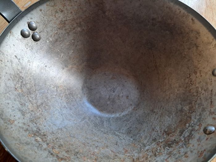 Carbon steel wok