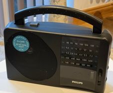 Vintage Philips 5-Band Portable Radio
