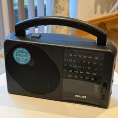 Vintage Philips 5-Band Portable Radio