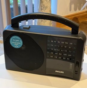 Vintage Philips 5-Band Portable Radio