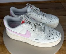 Nike Trainers White and Pink