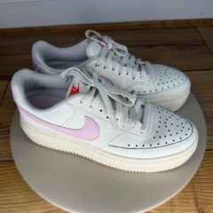 Nike Trainers White and Pink
