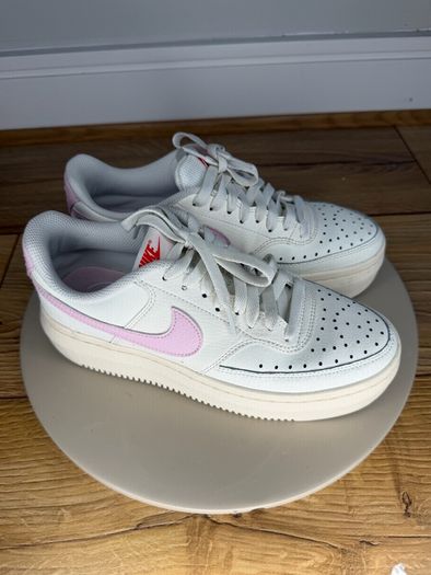 Nike Trainers White and Pink