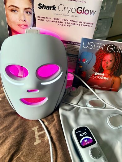 Barely used Shark CryoGlow Under-Eye cooling & LED Mask